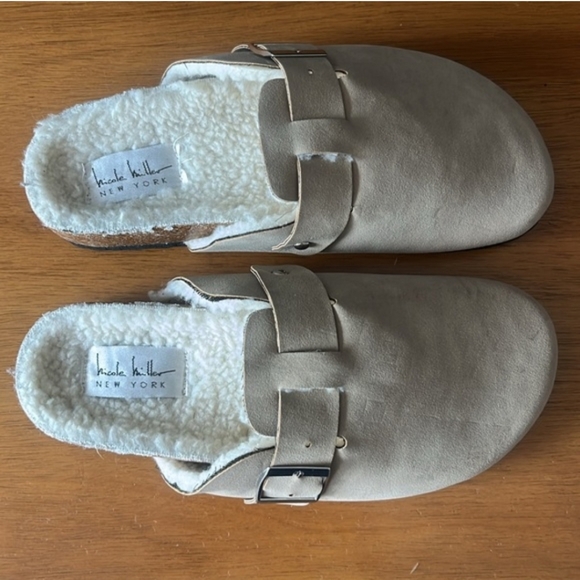 Slippers - Picture 3 of 4